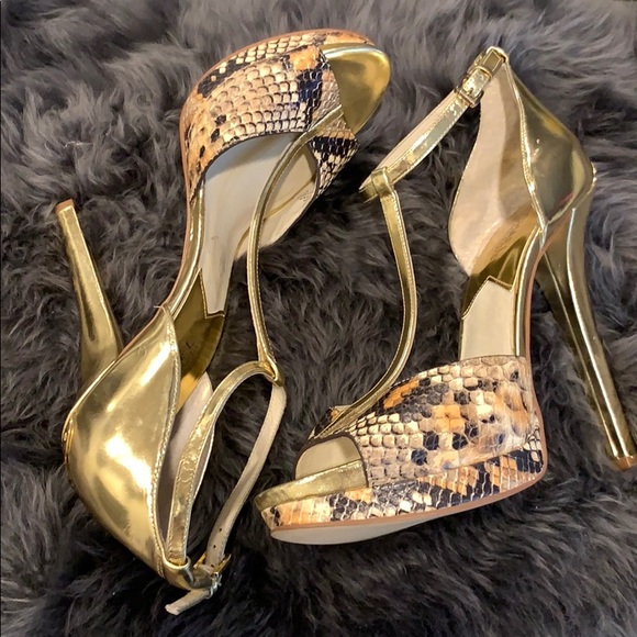 Michael Kors gold Heels *NEW* - Picture 5 of 8